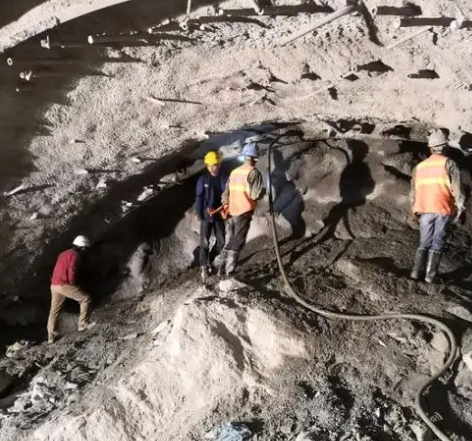 清镇拱顶带模注浆料的施工流程及注意事项